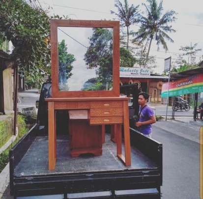 Meja Konsol dengan Cermin